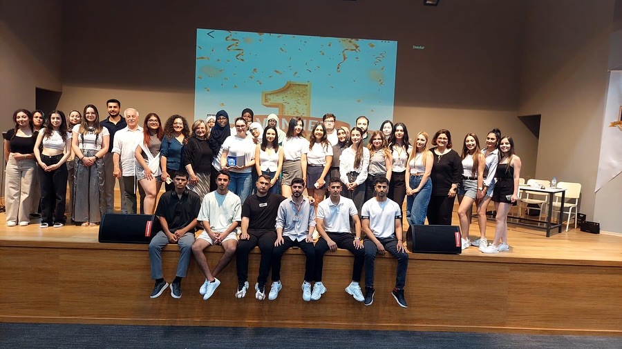 İngilizce Öğretmenliği Bölümümüzden Enerji Dolu Spelling Bee! İngilizce Öğretmenliği Bölümümüzden Enerji Dolu Spelling Bee!